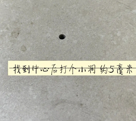 阿图什瓷砖空鼓维修公司专业解答在瓷砖铺贴过程中，如果砂料搅拌不均匀，将会带来以下问题