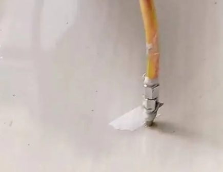 阿图什瓷砖空鼓维修公司专业解答在瓷砖铺贴过程中，如果使用的砂料过粗（如全部使用了粗砂），可能会导致以下问题