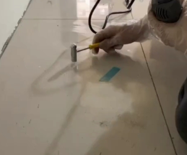 阿图什瓷砖开裂维修公司专业分享瓷砖在铺贴前如果没有沥干水分，将会导致以下问题