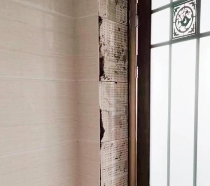 阿图什瓷砖空鼓免砸砖维修公司分享吸水砖泡水时间不够或过长都会对瓷砖铺贴效果产生影响